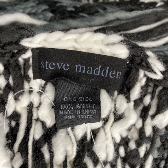 Steve Madden Cabin Fever Greyscale Scarf - Picture 5 of 6